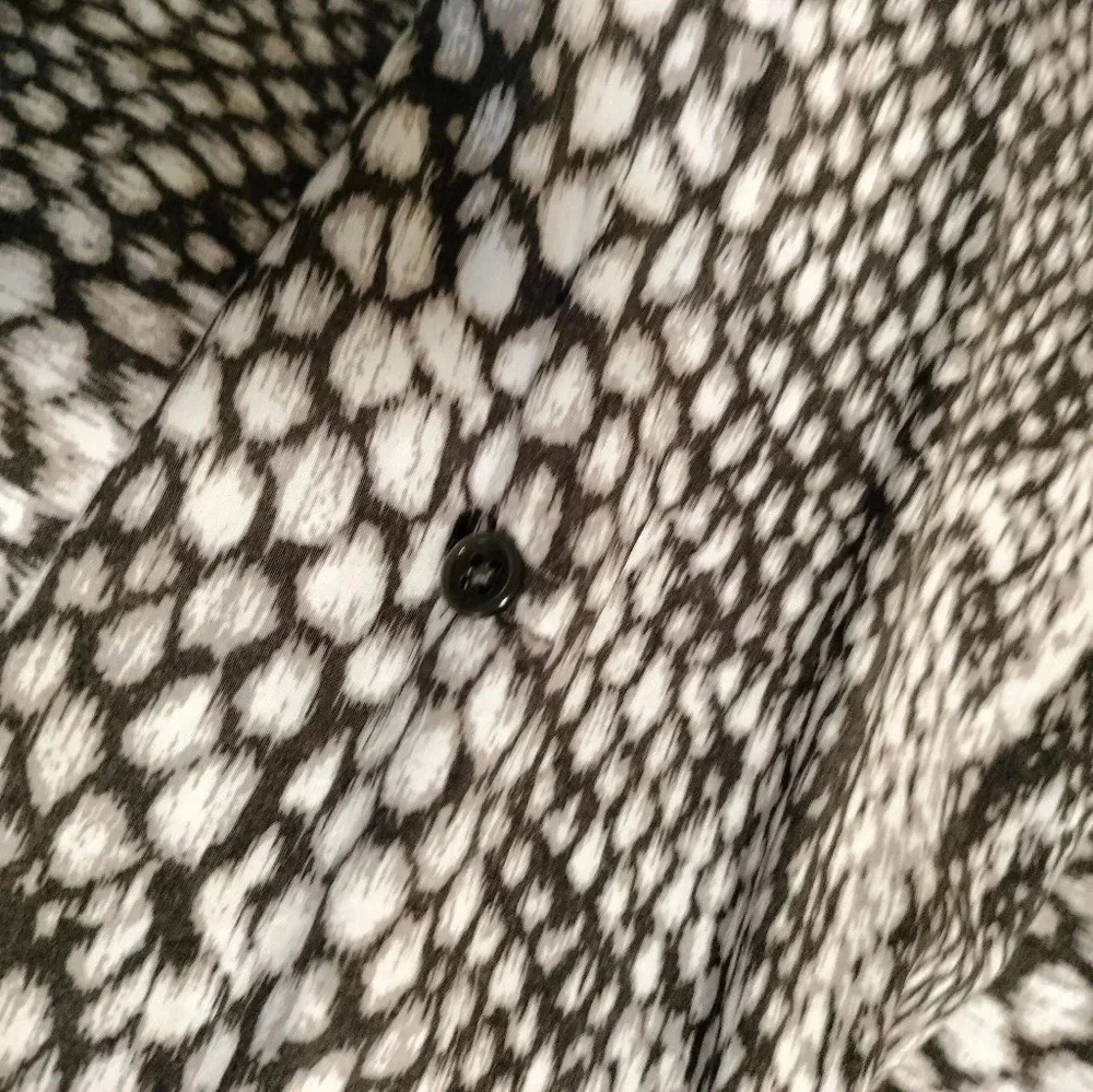 Soft Joie Sz SMALL Black Gray Snake Pattern Long Sleeves V Neckline Top - Picture 6 of 8